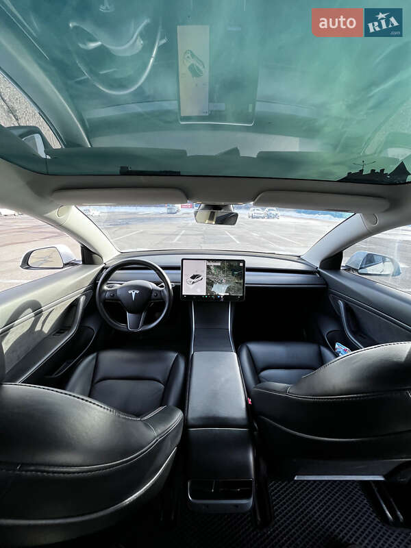 Седан Tesla Model 3 2019 в Львове