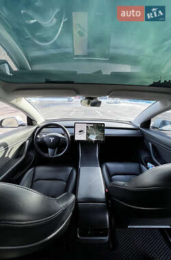 Седан Tesla Model 3 2019 в 