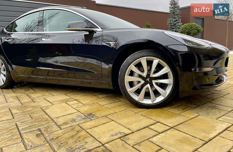 Седан Tesla Model 3 2019 в Киеве