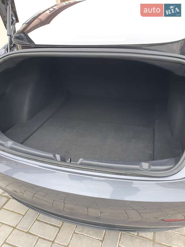 Седан Tesla Model 3 2018 в Одессе