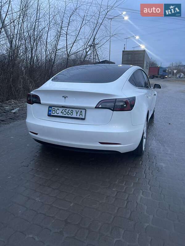 Седан Tesla Model 3 2020 в Львове