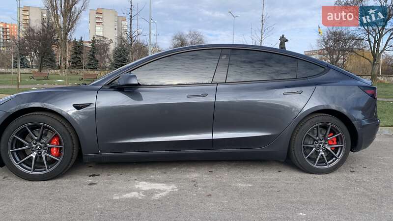 Седан Tesla Model 3 2022 в Кременчуге