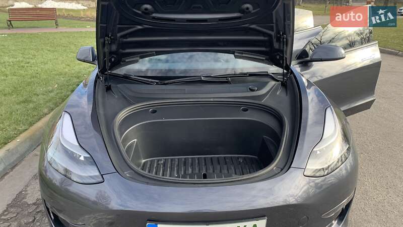 Седан Tesla Model 3 2022 в Кременчуге