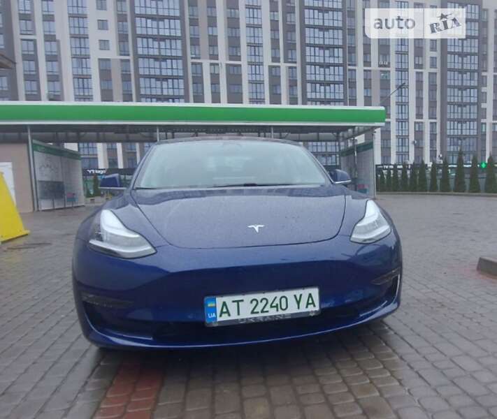 Седан Tesla Model 3 2019 в Івано-Франківську