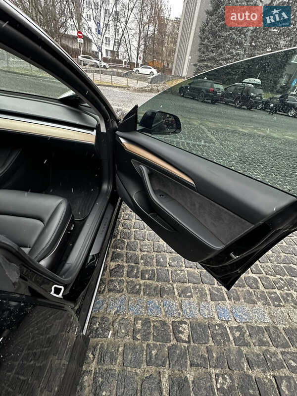 Седан Tesla Model 3 2021 в Днепре