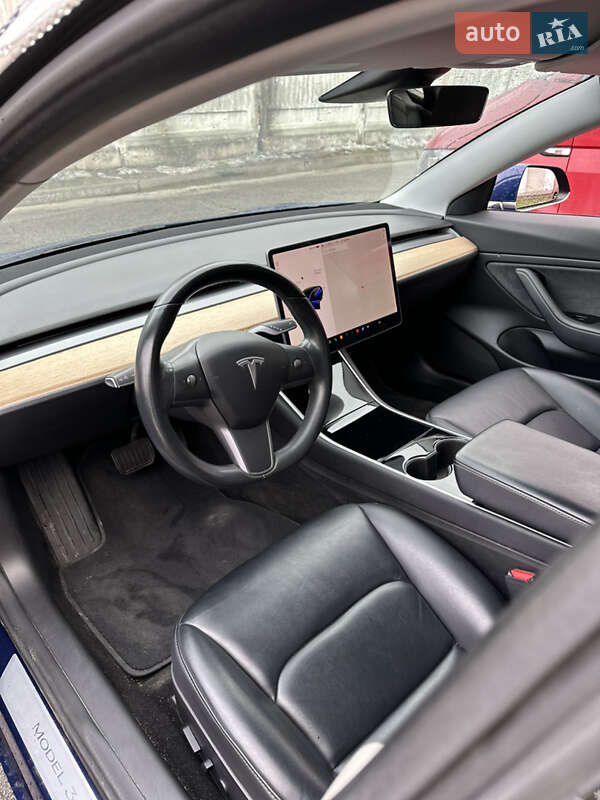 Седан Tesla Model 3 2018 в Киеве