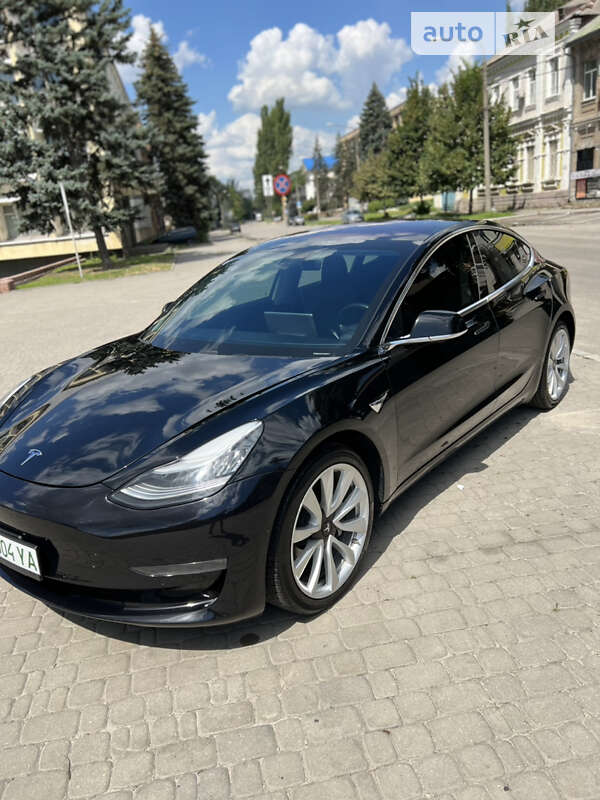 Седан Tesla Model 3 2018 в Запоріжжі