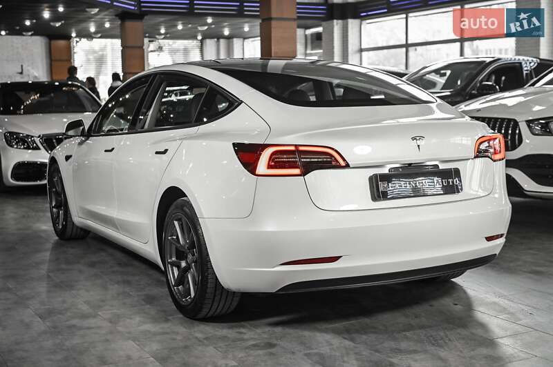 Седан Tesla Model 3 2023 в Одесі