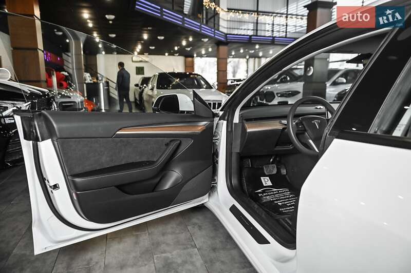 Седан Tesla Model 3 2023 в Одесі