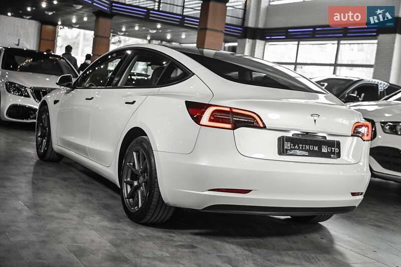 Седан Tesla Model 3 2023 в Одесі