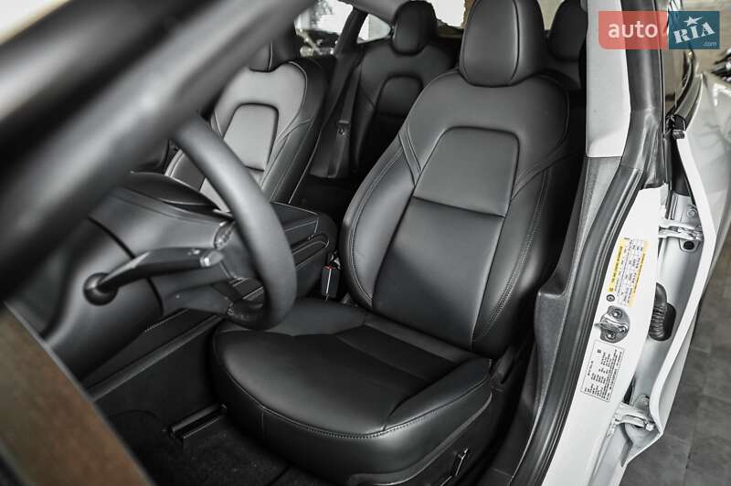 Седан Tesla Model 3 2023 в Одесі