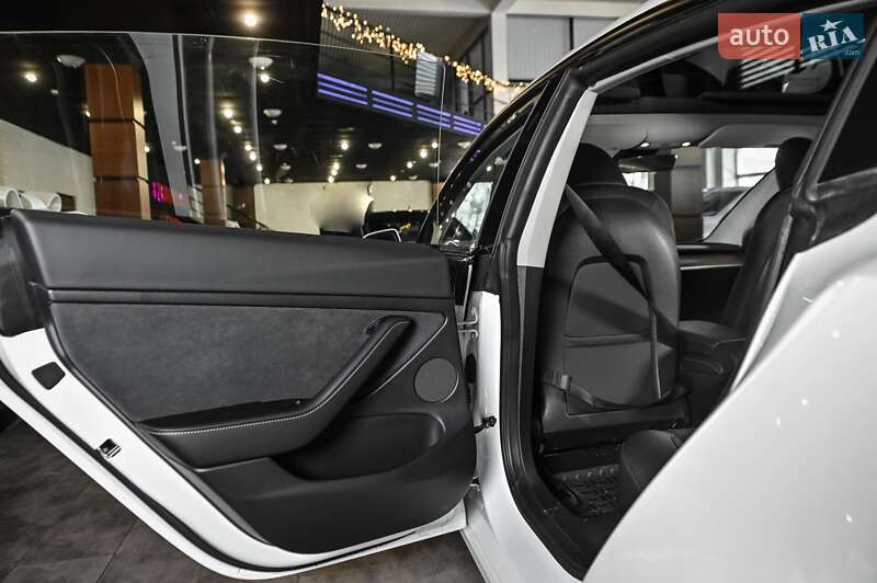 Седан Tesla Model 3 2023 в Одесі