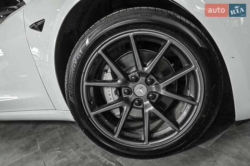 Седан Tesla Model 3 2023 в Одесі