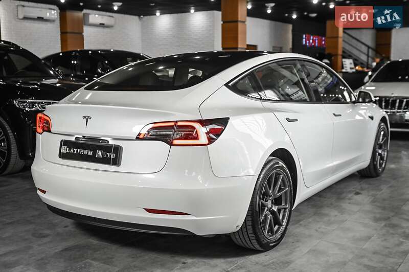 Седан Tesla Model 3 2023 в Одесі