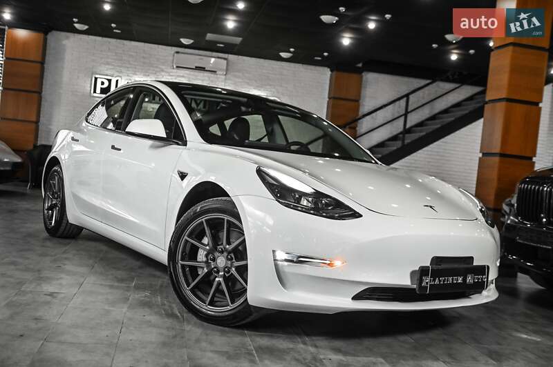 Седан Tesla Model 3 2023 в Одесі