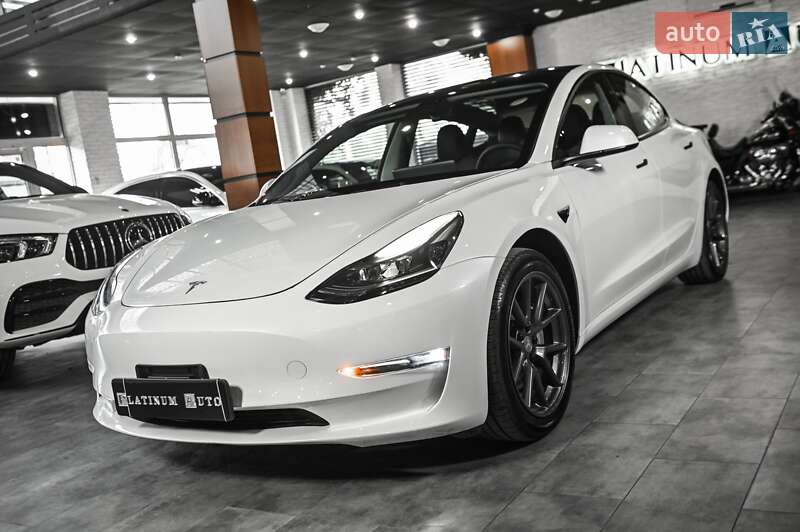 Седан Tesla Model 3 2023 в Одесі