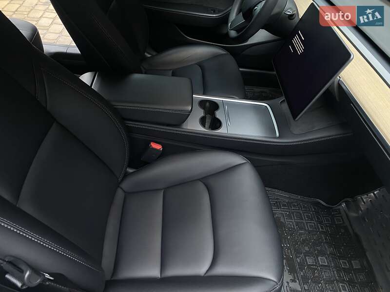 Седан Tesla Model 3 2022 в Киеве