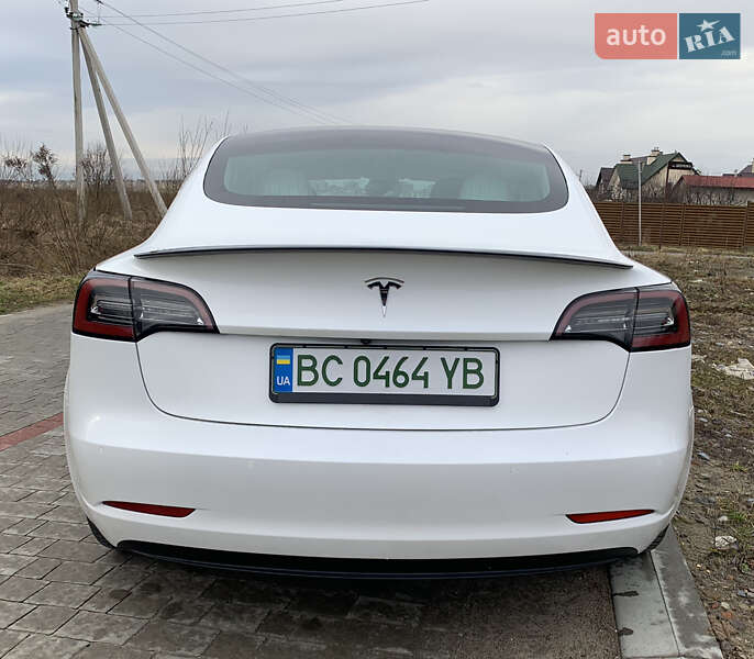 Седан Tesla Model 3 2019 в Львове