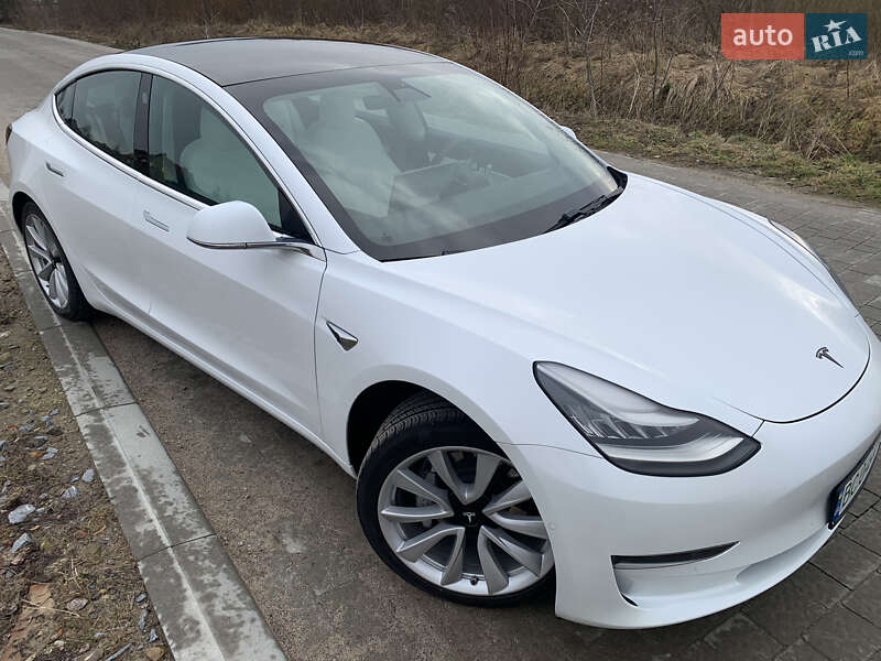 Седан Tesla Model 3 2019 в Львове