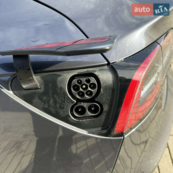 Седан Tesla Model 3 2019 в Костопілі