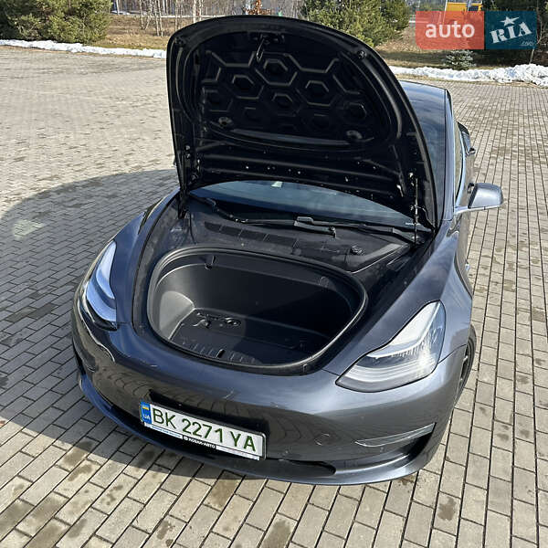 Седан Tesla Model 3 2019 в Костопілі