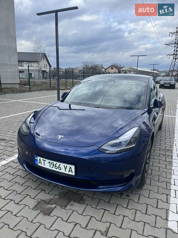 Седан Tesla Model 3 2021 в Ивано-Франковске