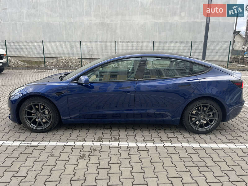 Седан Tesla Model 3 2021 в Ивано-Франковске