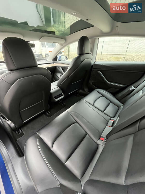 Седан Tesla Model 3 2021 в Ивано-Франковске