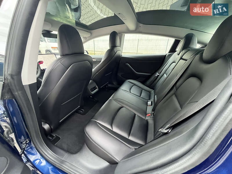 Седан Tesla Model 3 2021 в Ивано-Франковске
