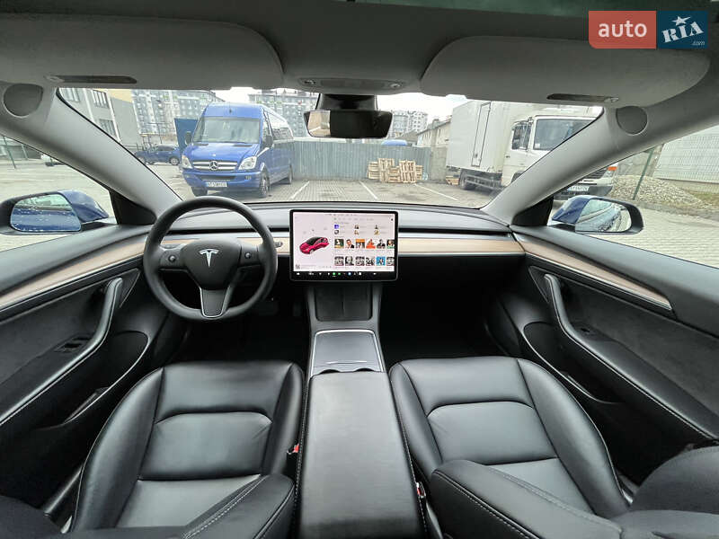 Седан Tesla Model 3 2021 в Ивано-Франковске