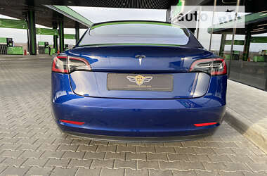 Седан Tesla Model 3 2022 в Умани