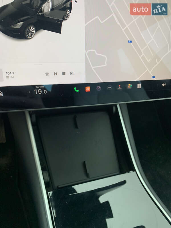 Седан Tesla Model 3 2019 в Львове