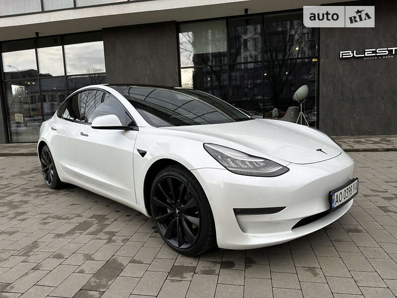 Седан Tesla Model 3 2019 в Ужгороді