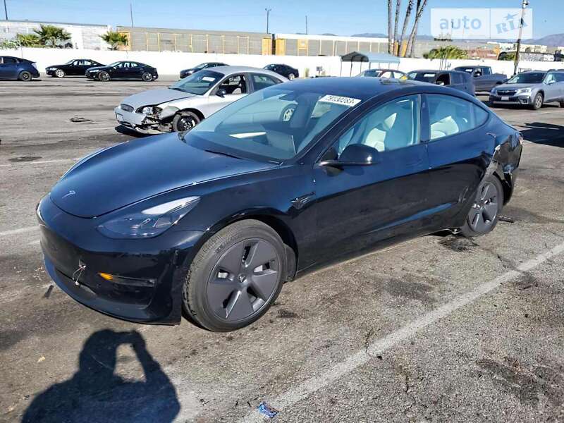 Седан Tesla Model 3 2022 в Чернівцях