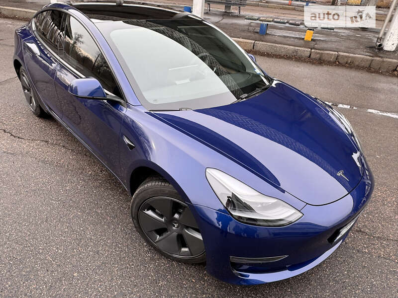 Седан Tesla Model 3 2023 в Черкасах