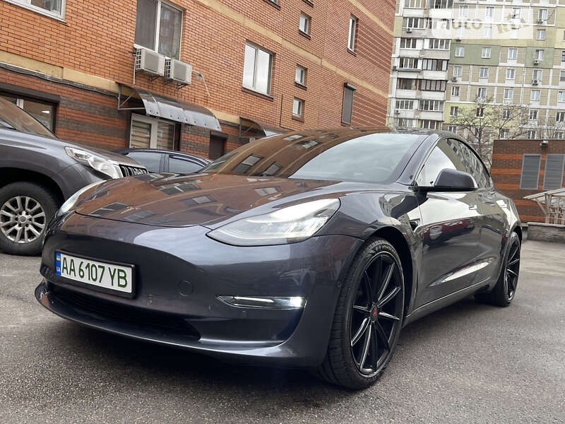 Седан Tesla Model 3 2018 в Киеве