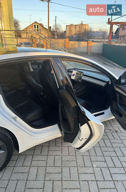 Седан Tesla Model 3 2021 в Луцке