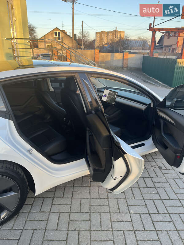 Седан Tesla Model 3 2021 в Луцке