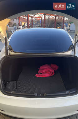 Седан Tesla Model 3 2021 в Луцке