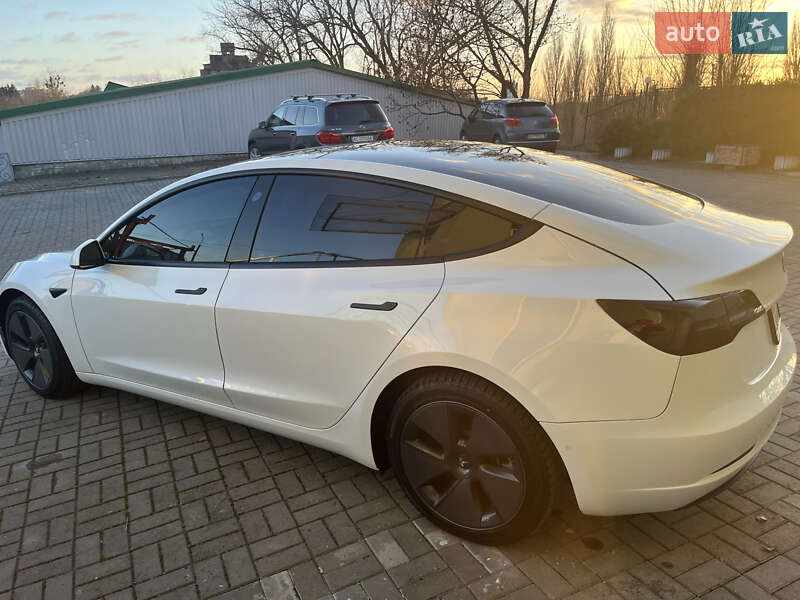 Седан Tesla Model 3 2021 в Луцке