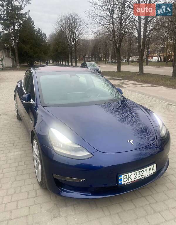 Седан Tesla Model 3 2019 в Рівному