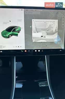 Седан Tesla Model 3 2019 в Ровно