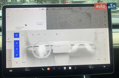 Седан Tesla Model 3 2019 в Ровно