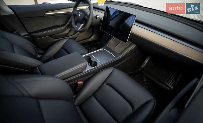 Седан Tesla Model 3 2022 в Виннице