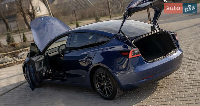 Седан Tesla Model 3 2022 в Виннице