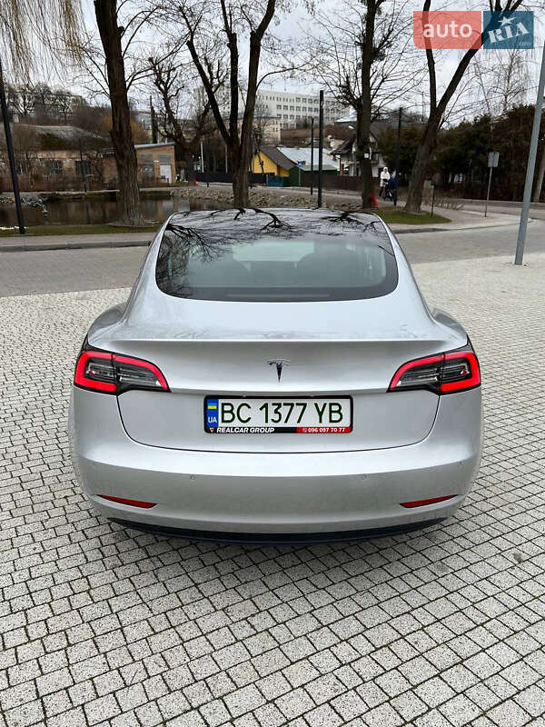 Седан Tesla Model 3 2018 в Львові