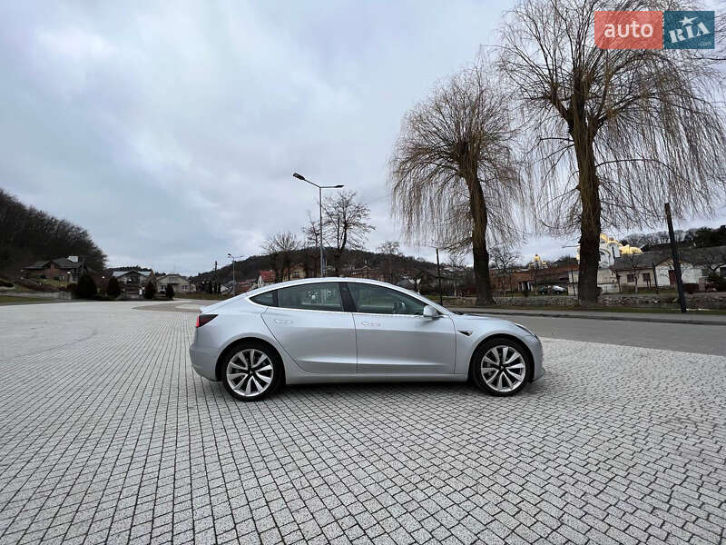 Седан Tesla Model 3 2018 в Львові