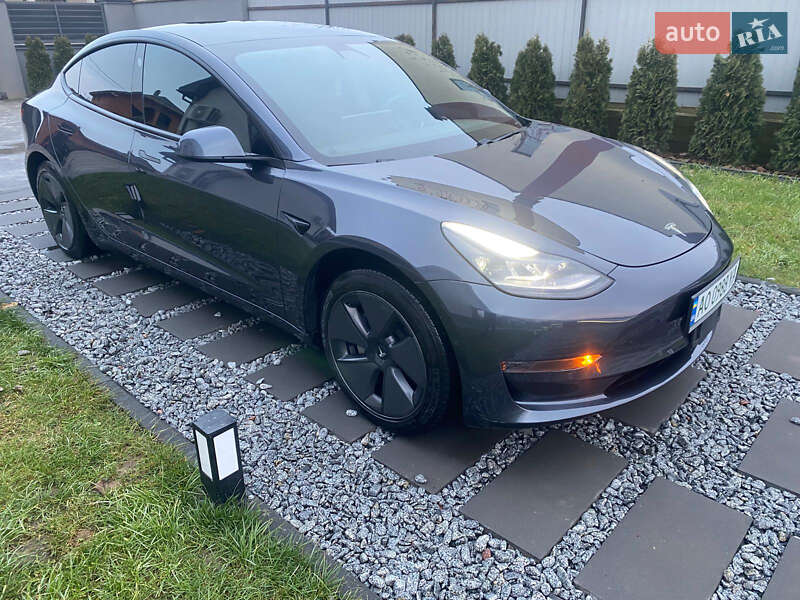 Седан Tesla Model 3 2021 в Ужгороді