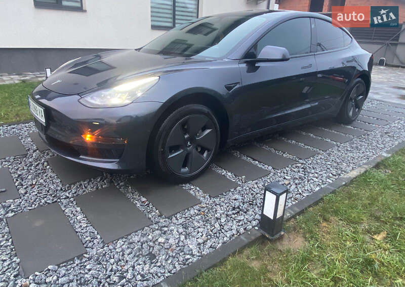 Седан Tesla Model 3 2021 в Ужгороді