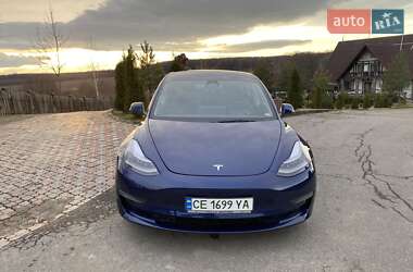Седан Tesla Model 3 2023 в Чернівцях